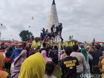 Berebut Tumpeng Tempe, Tradisi Unik Sambut Ramadan di Sidoarjo