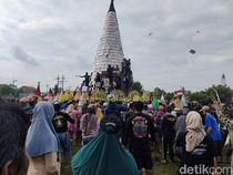 Tumpeng Tempe Raksasa Warnai Ruwat Desa Jelang Ramadan di Sidoarjo