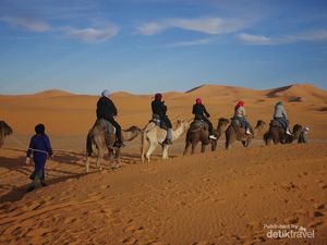 Membelah Pegunungan Bersalju Menuju ke Hamparan Gurun Pasir Sahara