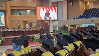 Para wisudawan terdiri dari lulusan dari Fakultas Ekonomi dan Bisnis, Fakultas Sains dan Teknologi, Fakultas Hukum, Fakultas Ilmu Sosial dan Komunikasi, Fakultas Keguruan dan Ilmu Pendidikan. Foto: Cicin Yulianti/detikcom