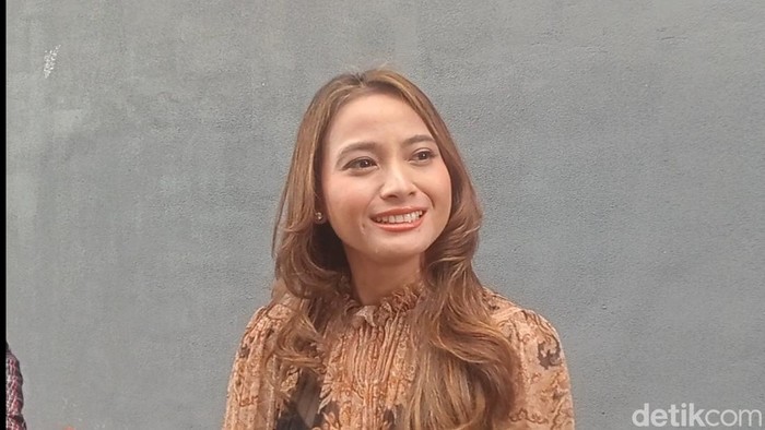 Cara Acha Septriasa dan Eks Suami Bagi Waktu Asuh Anak