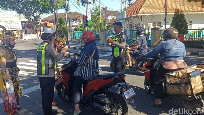 Ada Gatotkaca saat Operasi Keselamatan Semeru di Kota Blitar