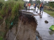 Akses Jalan di OKU Selatan Nyaris Putus Akibat Longsor