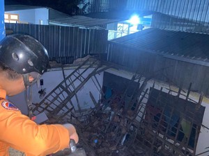 Atap Ruang Kelas MI di Gunung Putri Bogor Ambruk Diduga Akibat Bangunan Rapuh