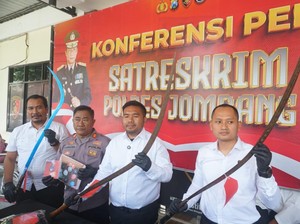 3 Celurit dan 9 Bom Ikan Disita dari Gerombolan Pesilat di Jombang