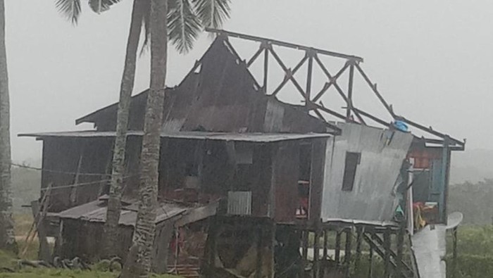 Angin Puting Beliung Terjang 4 Kecamatan di Barru, 33 Rumah Rusak