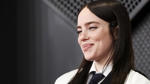 Pemenang Grammy Billie Eilish terbuka tentang bagaimana ia melindungi energinya dan cuek sama haters di media sosial. Ketika orang bertanya kepada saya apa yang akan saya katakan kepada seseorang yang mencari nasihat tentang kesehatan mental, satu-satunya hal yang dapat saya katakan adalah kesabaran, ungkapnya. Foto: REUTERS/Mario Anzuoni