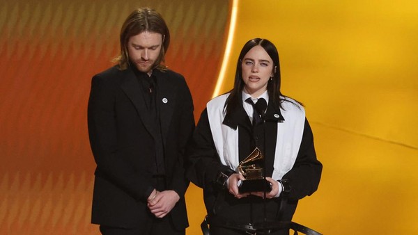 Billie Eilish Raih Song of the Year di Grammy ke-68, Tampil dengan Pesan Sosial