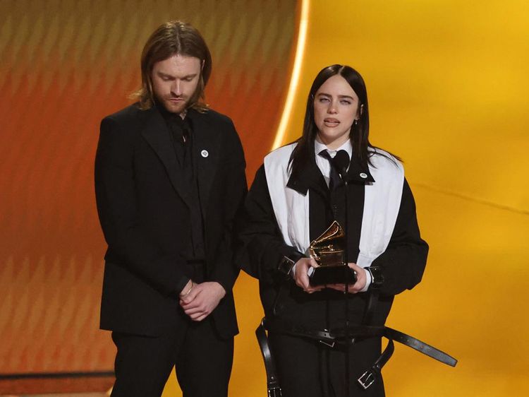 Billie Eilish Raih Song of the Year di Grammy ke-68, Tampil dengan Pesan Sosial