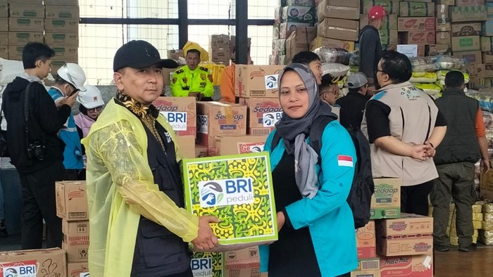 Korban Longsor Cisarua Terima Bantuan Paket Sembako dari BRI