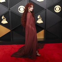 Pakai Naked Dress di Grammy 2026, Penampilan Chappell Roan Dinilai Murahan