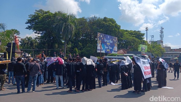 Demo PSHT di Madiun