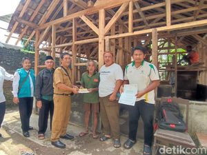 The Power of Kencleng Jadi Solusi Rumah Eben yang Ambruk