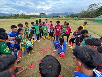 Evan Dimas Didik Mental Anak-anak Kolaka Timur Lewat Sepakbola