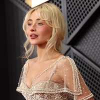 Pesona Baby Blush Sabrina Carpenter hingga Bob Curly Rose di Grammy 2026