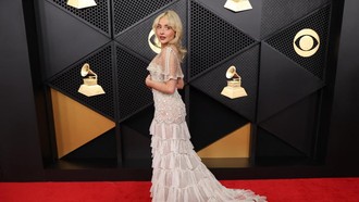 Sabrina Carpenter Ungkap Sulit Cari Baju karena Tubuh Pendek