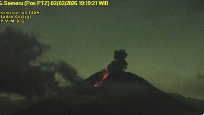 Gunung Semeru 3 Kali Meletus Malam Ini, Letusan 1 Km Perkuat Ancaman Api Pijar!