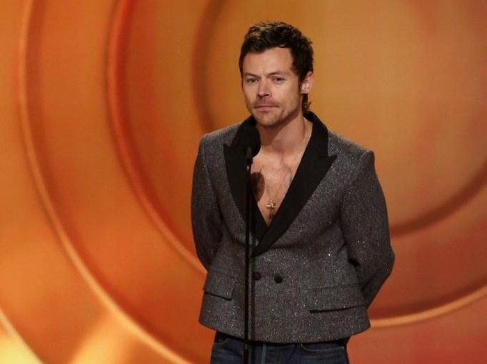 Harry Styles tampil di atas panggung selama Penghargaan GRAMMY ke-68 di Crypto.com Arena pada 1 Februari 2026 di Los Angeles, California.