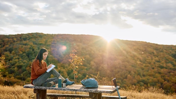 Mengabadikan Perjalanan Lewat Kata: Tips Menulis untuk Traveler