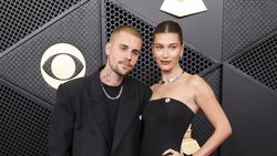 Justin Bieber dan Boxernya saat Latunkan Yukon di Grammy 2026