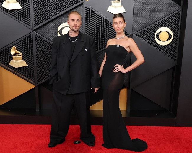 Kejutan di red carpet Grammy Awards 2026, pasangan Justin Bieber dan Hailey Bieber akhirnya pose bersama. Keduanya terakhir kali tampil di acara yang sama pada 2022. Foto: Getty Images via AFP/AMY SUSSMAN