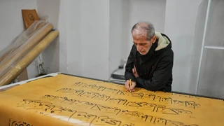 Manuskrip Al-Quran Ditulis Pakai Tangan Selama 6 Tahun