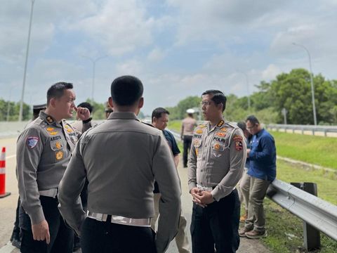 Korlantas Polri memperkuat penegakan hukum berbasis teknologi dengan optimalisasi, pengecekan, serta evaluasi operasional ETLE Speed Camera di Tol DIY. (dok Korlantas)