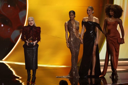 Lady Gaga Bawa Pulang Dua Piala Grammy