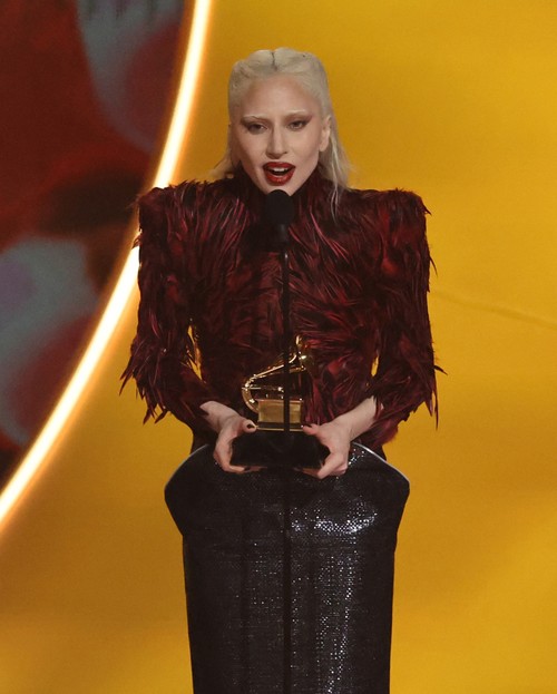 Lady Gaga Bawa Pulang Dua Piala Grammy