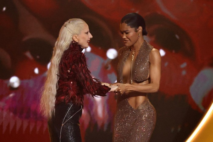 Lady Gaga Bawa Pulang Dua Piala Grammy