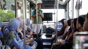 Literasi Keliling Kota, TransLiteria Hadirkan Pengalaman Baca Buku di Bus Satria
