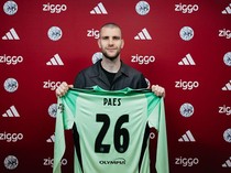 Maarten Paes Resmi Berseragam Ajax Amsterdam
