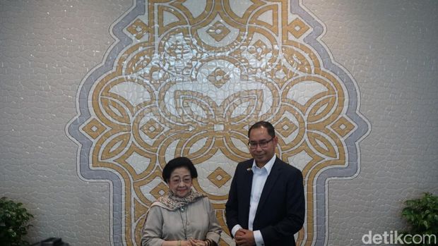 Megawati berkunjung ke kantor Kedutaan Besar Republik Indonesia (KBRI) Abu Dhabi. (Kanavino/detikcom)