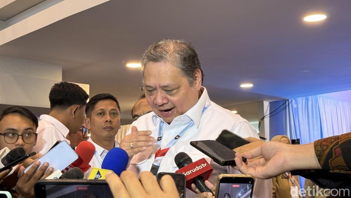 IHSG Mulai Bangkit ke Level 8.000, Airlangga Ungkap Pendorongnya