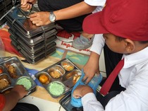 BGN Luruskan Kabar Viral Siswa Dipaksa Ambil MBG saat Sekolah Daring