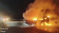 Kecelakaan Mobil JETOUR dan BMW di Tol Jagorawi, Ada yang Terbakar