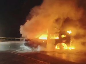 Belajar dari Kejadian Jetour Terbakar, Bahu Jalan Bukan buat Kebut-Kebutan!