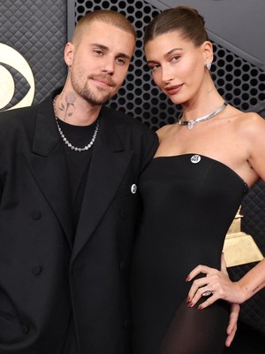 Musisi Grammy 2026 Suarakan Solidaritas Lewat Pin ICE OUT