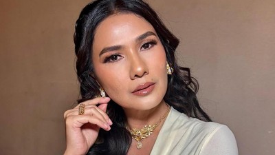 Nova Eliza Si Miss Anting