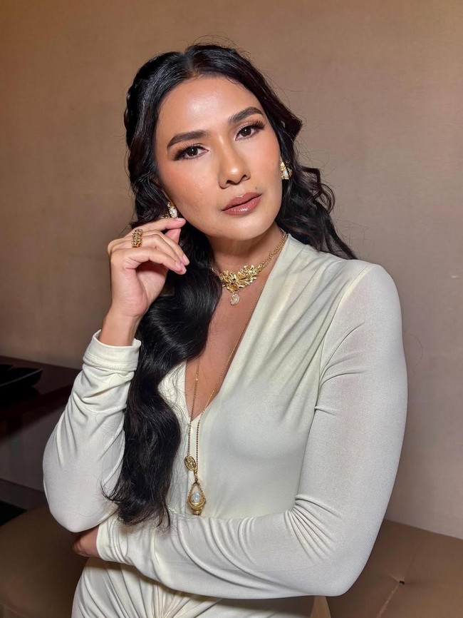 Nova Eliza Si Miss Anting