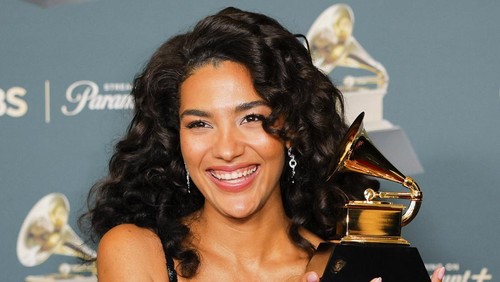 Penyanyi asal Inggris Olivia Dean mencatatkan pencapaian besar dalam karier musiknya setelah meraih penghargaan Best New Artist pada ajang Grammy Awards ke-68. Kemenangan ini menandai pengakuan industri musik global atas perjalanan dan karya Olivia yang kian bersinar dalam beberapa tahun terakhir. REUTERS/Mike Blake