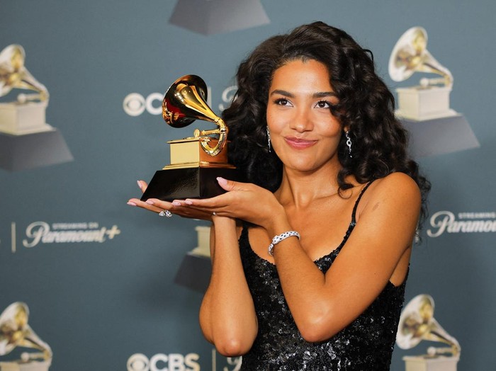 Penyanyi asal Inggris Olivia Dean mencatatkan pencapaian besar dalam karier musiknya setelah meraih penghargaan Best New Artist pada ajang Grammy Awards ke-68. Kemenangan ini menandai pengakuan industri musik global atas perjalanan dan karya Olivia yang kian bersinar dalam beberapa tahun terakhir. REUTERS/Mike Blake