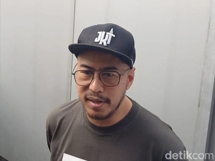 Pandji Pragiwaksono ditemui di Bareskrim, Senin (2/2/2026).