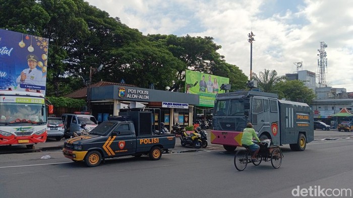 Pengamanan aksi demo di Kota Madiun