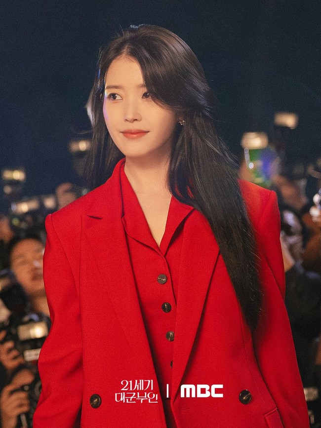Potret IU Jadi Chaebol di Drakor Perfect Crown