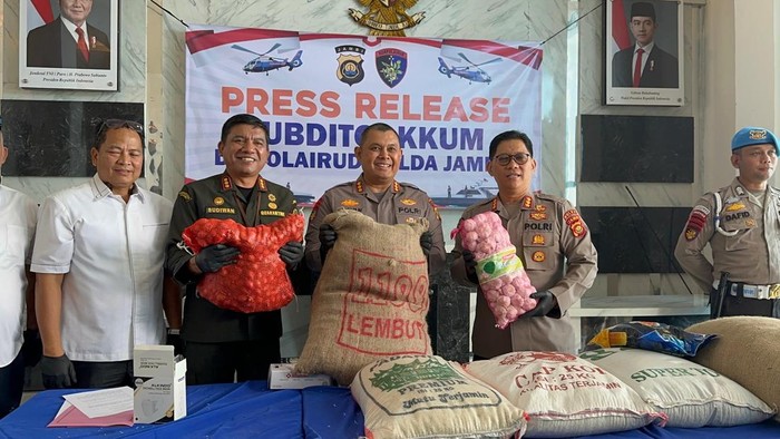 Polisi Gagalkan Pengiriman Belasan Ton Bapok Tanpa Sertifikat di Pesisir Jambi