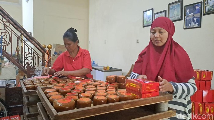 Kue Keranjang Imlek di Surabaya Dimasak hingga 15 Jam