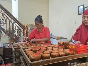Kue Keranjang Imlek di Surabaya Dimasak hingga 15 Jam