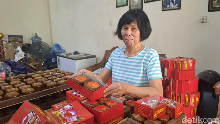 Produsen kue keranjang di Surabaya