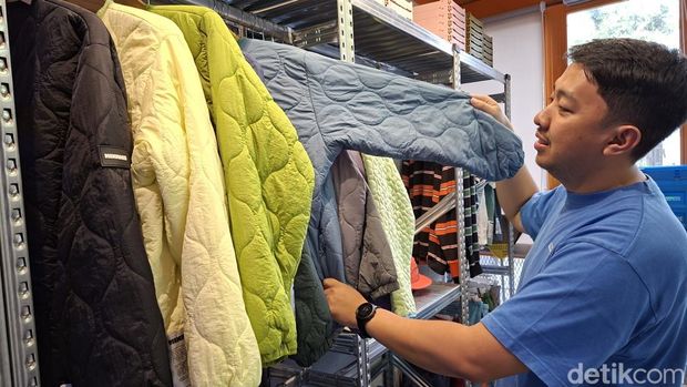 Rifki Rachman Fauzi (30) membangun brand fesyen miliknya, Mixmacs. Rifki Rachman Fauzi (30) membangun brand fesyen miliknya, Mixmacs.